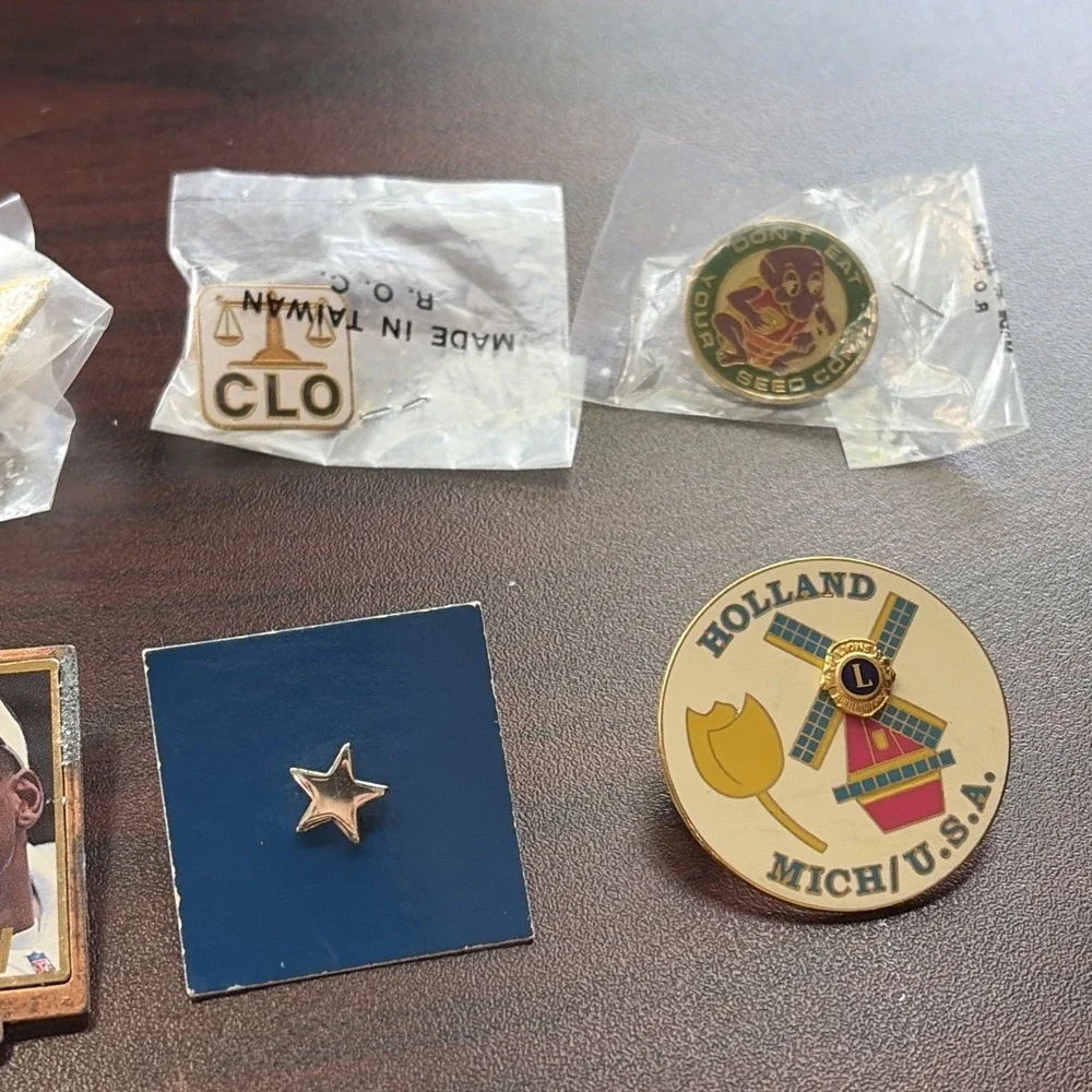 Lot Of 25 Lapel Hat Pins Christmas Americana Football Lions Elks R1